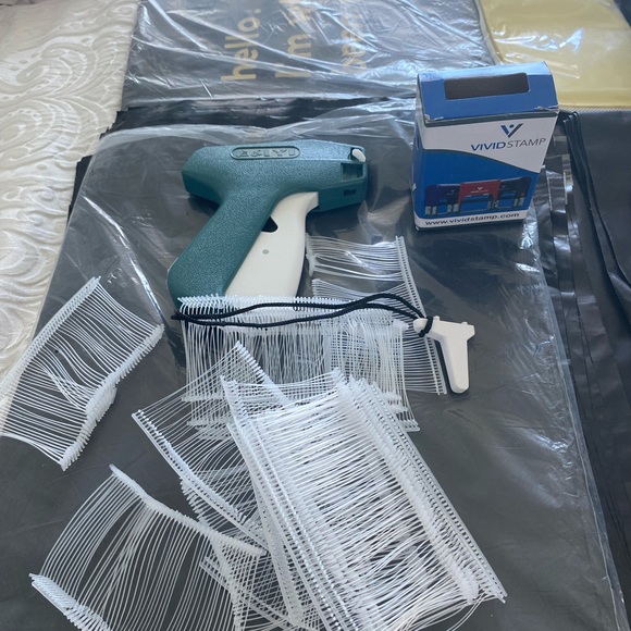 Shipping Items Bundle - Picture 2 of 8